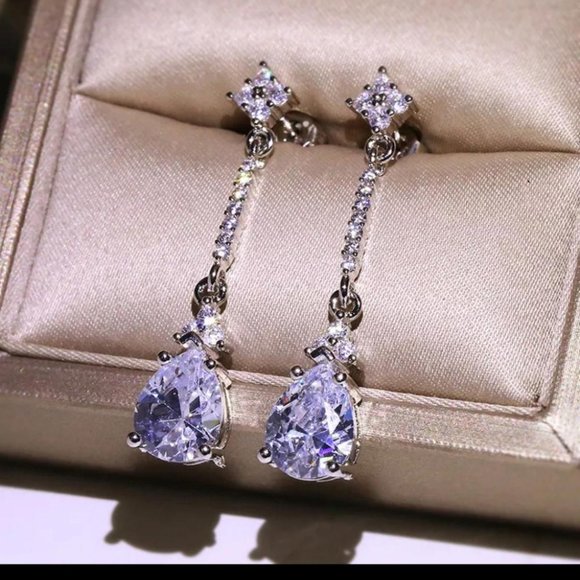 925 Gorgeous Sparkly Dangling Teardrop Earrings - Picture 3 of 5